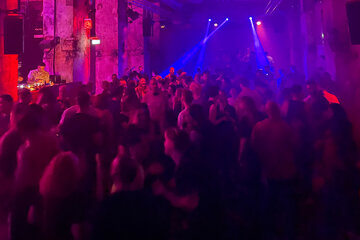 Bild der Petition Community for SchwuZ – Queer Joy instead of AI-Coldness | Open letter to sign and comment