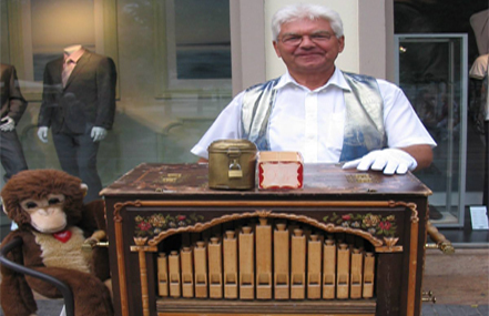 Bild der Petition Ein Denkmal für Drehorgelspieler Jürgen Wendland