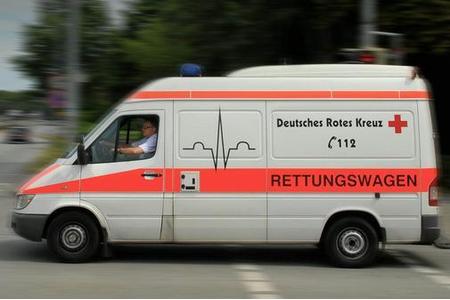 Krankenwagen geblitzt: Fahrer soll Führerschein abgeben - Online-Petition