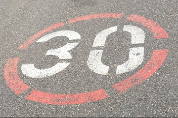 Bild der Petition Machen Sie die Straße zur Grundschule in Henstedt-Ulzburg zu einer Tempo-30-Zone
